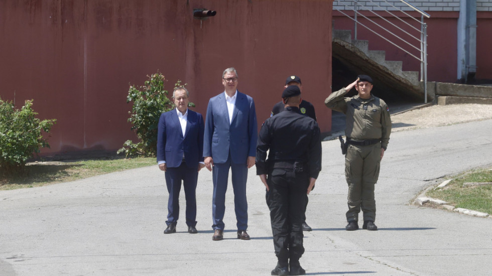 Vučić na pokaznoj vežbi Žandarmerije u Lipovici: Oni predstavljaju snagu naroda, uvek su bili tu kad se zemlja branila
