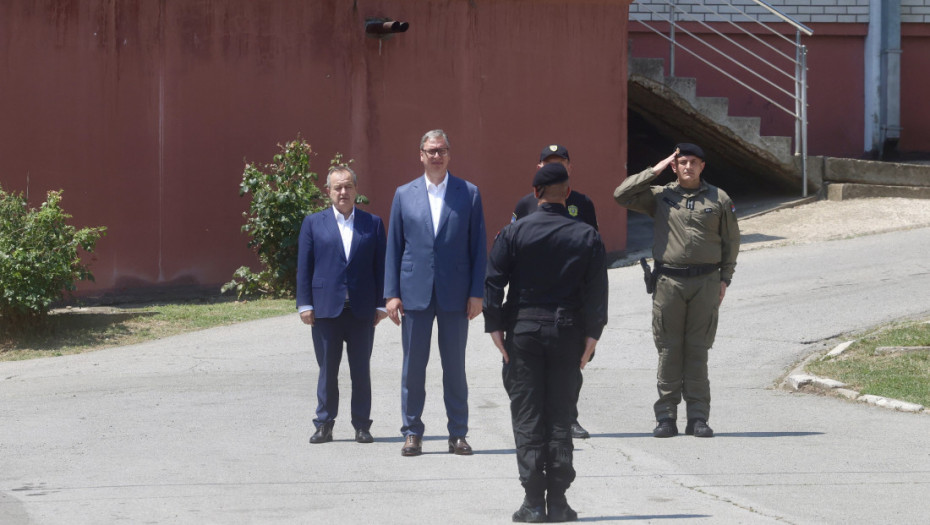 Vučić na pokaznoj vežbi Žandarmerije u Lipovici: Oni predstavljaju snagu naroda, uvek su bili tu kad se zemlja branila