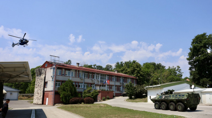 Talačke situacije i helikopterski desant: Pokaznoj vežbi Žandarmerije u Lipovici prisustvovali Vučić i Dačić