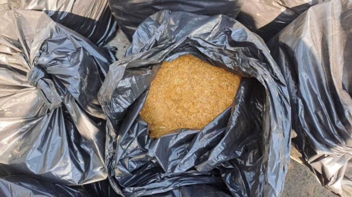 Policija u "golfu" pronašla 250 kilograma duvana, krivična prijava protiv vozača