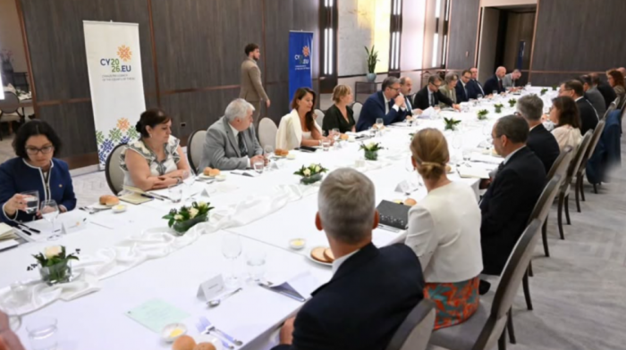 Vučić sa ambasadorima država EU o politici proširenja i evropskom putu Srbije
