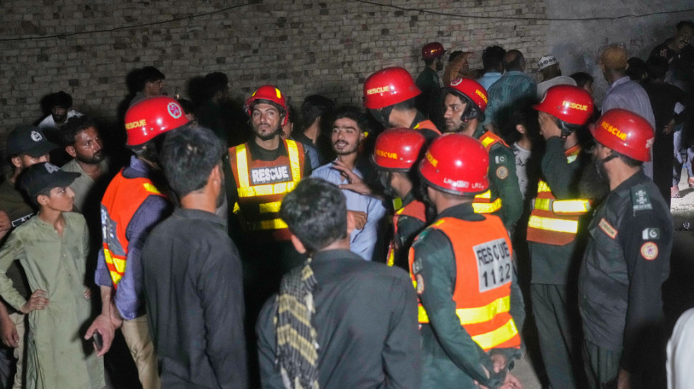 Velika tragedija u Pakistanu: U urušavanju krova obrazovnog centra u Lahoreu život izgubilo najmanje 14 dece