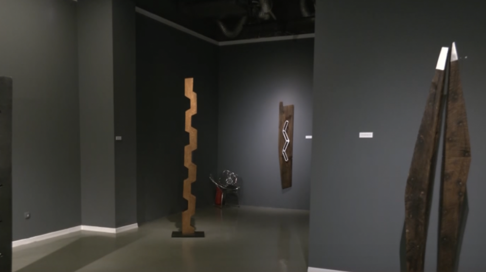 "Čuvari vremena": Izložba skulptura Ivana Gračnera u Salonu Muzeja grada Beograda (VIDEO)