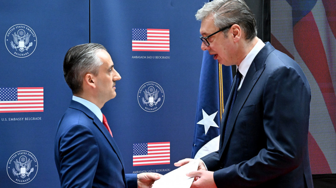 Vučić u ambasadi SAD: Uputio čestitke Trampu i američkom narodu