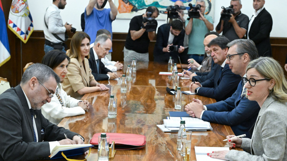 Vučić sa Fernandes o jačanju saradnje Srbije i Španije u oblasti odbrane i bezbednosti