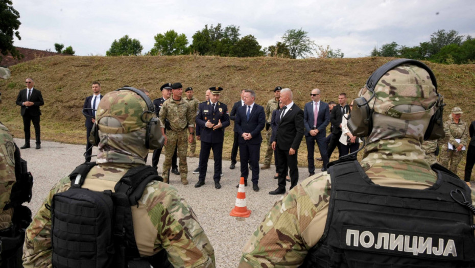 Jačanje bezbednosne saradnje: Mađarski ministar Pošfai u poseti Specijalnoj antiterorističkoj jedinici (VIDEO)