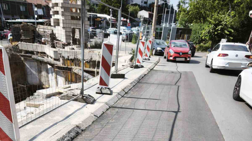 Ukinuta pa vraćena linija 26L u naselju Vojvode Vlahovića: Zašto je odluka promenjena i kakvo je stanje na gradilištu?