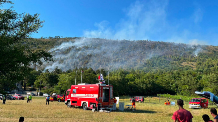 Vatrogasci se bore da obuzdaju dva požara u zapadnoj Sloveniji