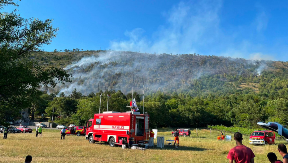 Vatrogasci se bore da obuzdaju dva požara u zapadnoj Sloveniji