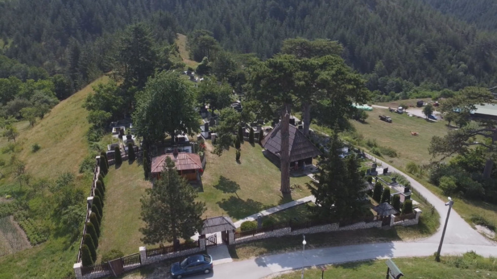 Crkva brvnara i stoletni borovi: Selo u Zapadnoj Srbiji u kojem kao da je vreme stalo krije mnoge zanimljive priče