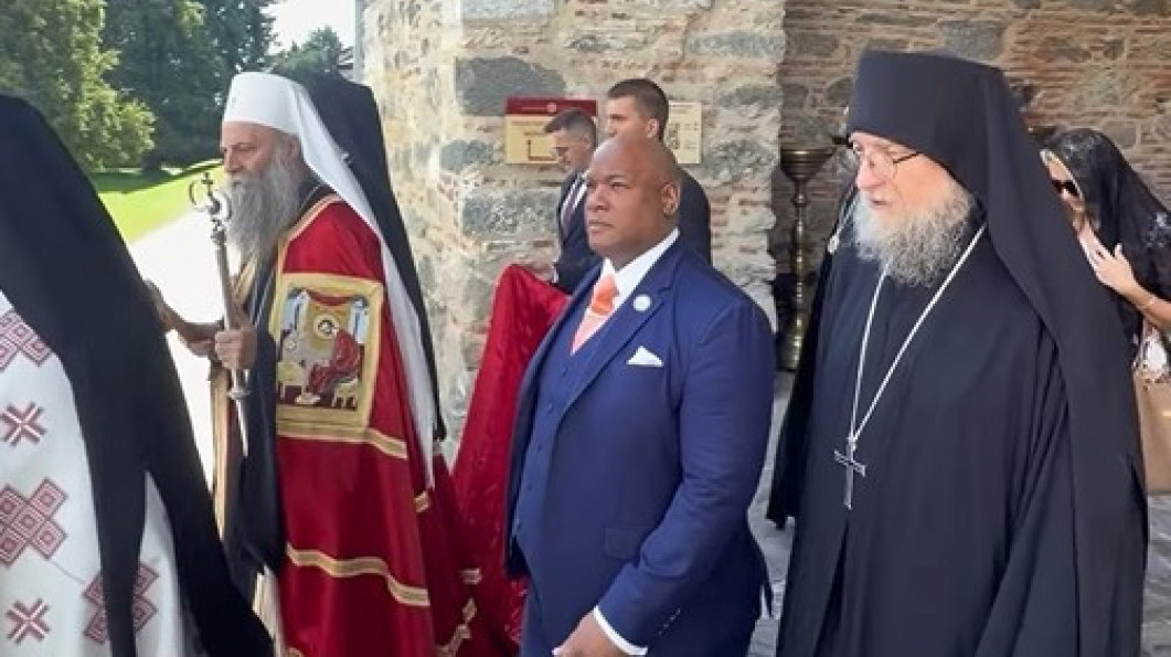 Patrijarh Porfirije i pastor Berns krenuli u posetu Dečanima i drugim srpskim svetinjama