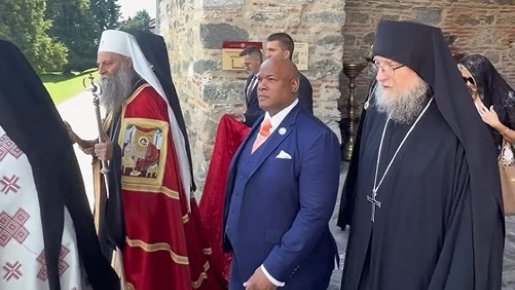 Patrijarh Porfirije i pastor Berns krenuli u posetu Dečanima i drugim srpskim svetinjama
