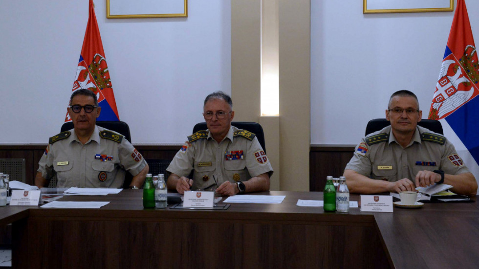 Mojsilović sa novim generalštabnim oficirima u Vojsci Srbije