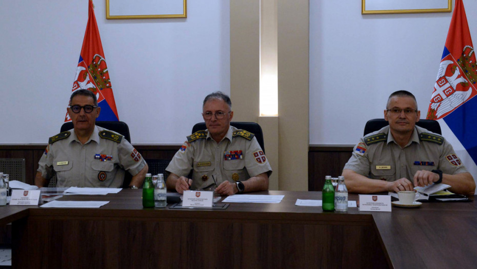 Mojsilović sa novim generalštabnim oficirima u Vojsci Srbije
