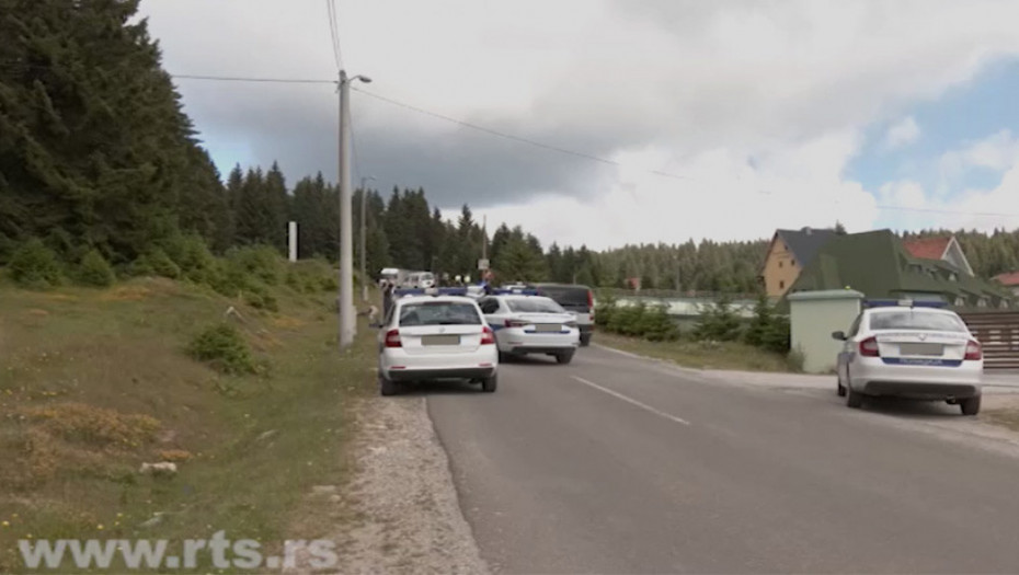 Prevrnuo se automobil na Goliji: Stradao maloletnik, troje povređenih