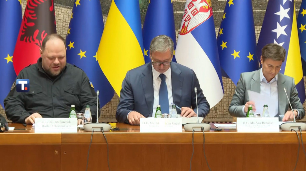 Vučić se obraća na Konferenciji predsednika parlamenata država kandidata za članstvo u EU