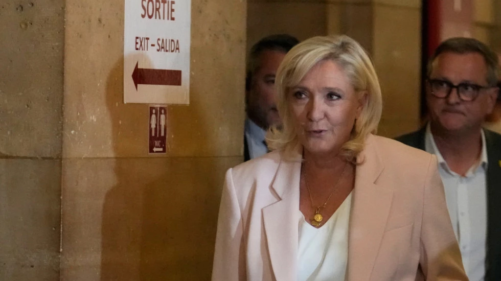 Le Pen proglašena krivom, ali ostaje kandidat: Šta odluka suda znači za izbore u Francuskoj?