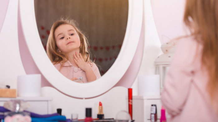 Sve više dece opsednuto negom kože: Novi trend zabrinjava stručnjake - kako prepoznati kozmetikoreksiju