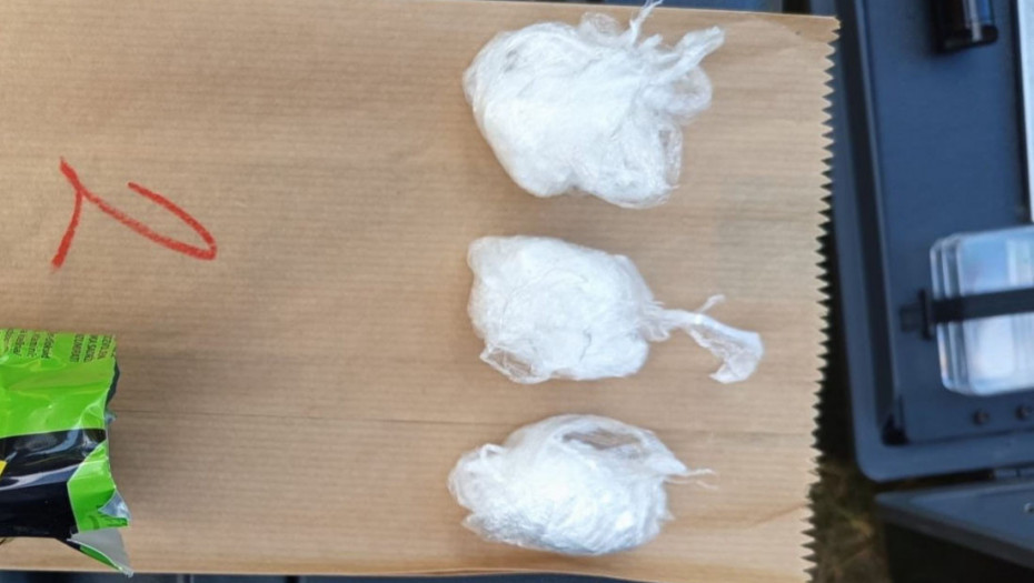 Policija u Inđiji pronašla 88 grama kokaina, dve osobe uhapšene