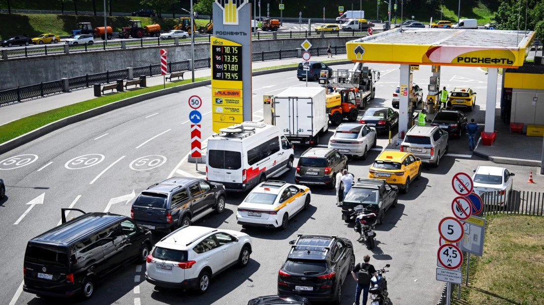 Gorivo postaje nova briga Rusa: Da li posledice rata konačno stižu do građana?