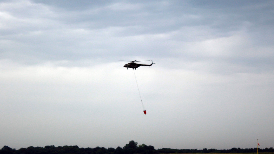 Vojska Srbije uvežbava gašenje požara iz vazduha: Helikopteri Mi-17 i H-145 spremni za vanredne situacije