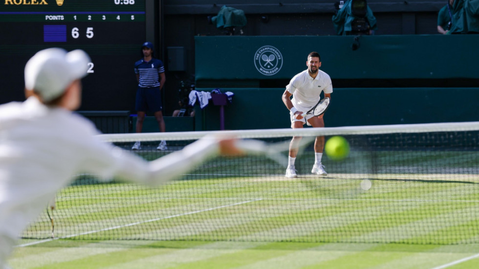 Novak Đoković i Janik Siner u klinču za finale Vimbldona: Spektakl u najavi