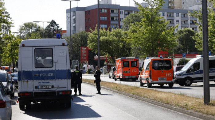 Otkazana parada ponosa u Berlinu: Automobil uleteo u grupu ljudi