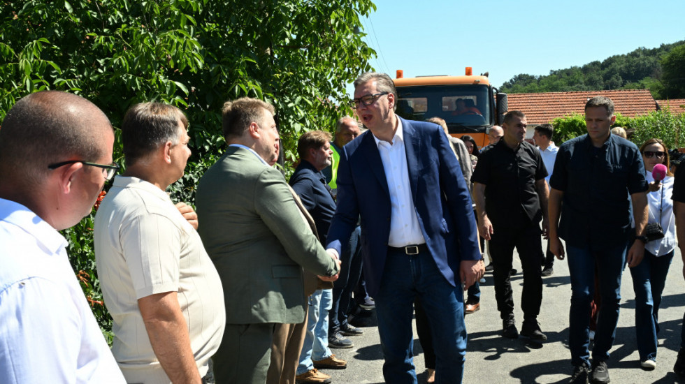 Vučić obišao završne radove na modernizaciji puta između Gornjih i Donjih Sinkovaca: Važno da slušamo njihove potrebe