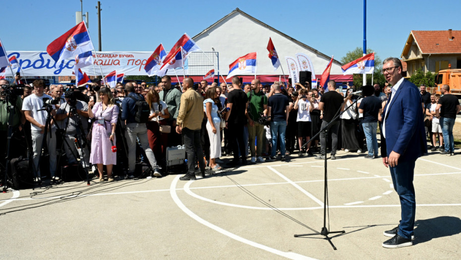 Vučić: Nabavili smo jednu pedijatrijsku pokretnu ambulantu, biće ih 10 ukupno
