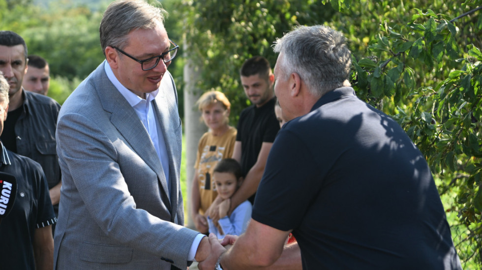 Vučić u poseti domaćinstvu kod Loznice: Proizvodnja humanoidnih robota u Šapcu počinje 22. ili 29. avgusta