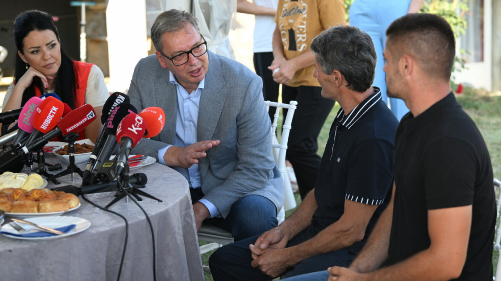 Vučić u Jadranskoj Lešnici: Izdvojićemo više novca za lokalne puteve u celoj Srbiji