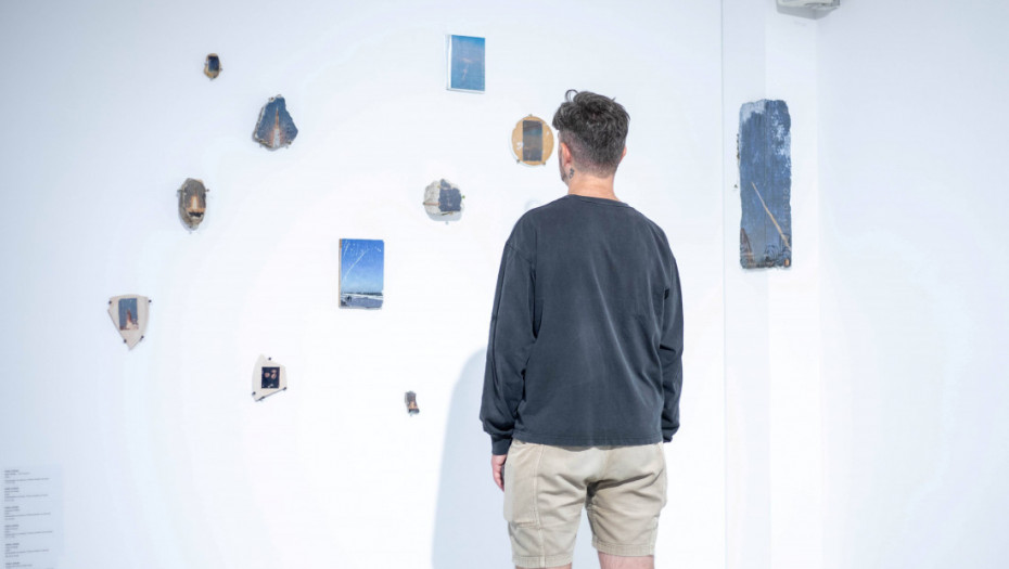 "Letnja treperenja": Grupna izložba u galeriji Novembar o periodu ispunjenom očekivanjima