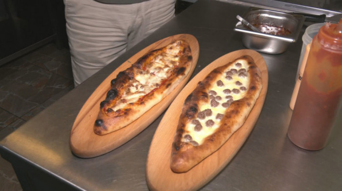 Pastrmajlija: Tradicionalno makedonsko jelo koje daje ono najbolje od testa, mesa i vatre (VIDEO)