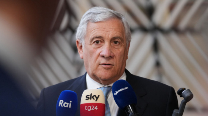 Migrantska kriza kao jabuka razdora: Tajani traži suspenziju Šengena sa Španijom zbog krize u Seuti