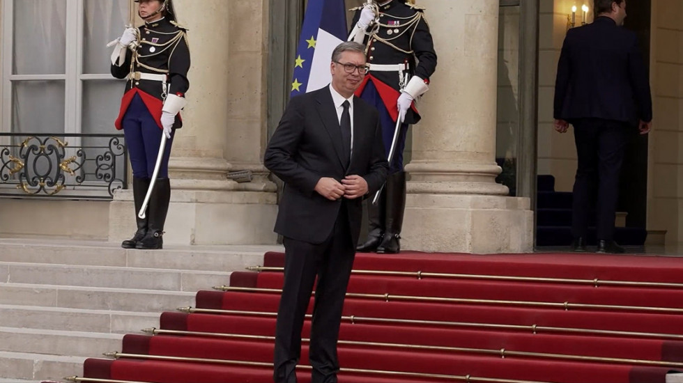 Makron priređuje večeru za svetske lidere u Jelisejskoj palati, prisustvuje Vučić (VIDEO)