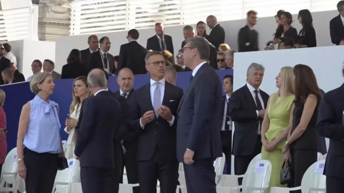 U Parizu počela vojna parada povodom Dana Francuske, predsednik Vučić prati iz prvog reda