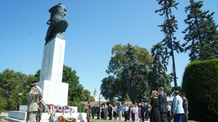 Polaganjem venaca na Spomenik zahvalnosti Francuskoj obeležen nacionalni praznik Francuske