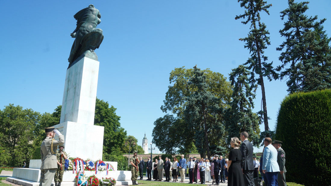 Polaganjem venaca na Spomenik zahvalnosti Francuskoj obeležen nacionalni praznik Francuske