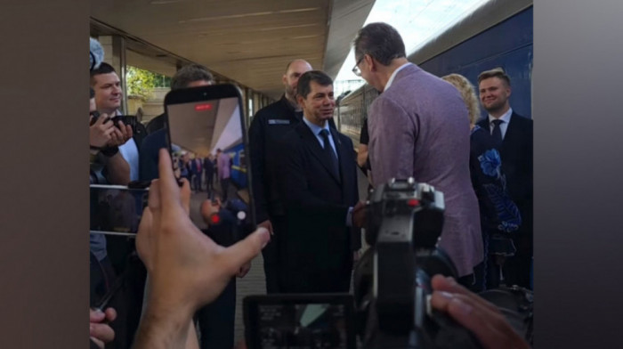Vučić nakon dolaska u Kijev: Putovao sam popodne i celu noć, malo sam umoran ali boriću se i čuvati Srbiju (VIDEO)