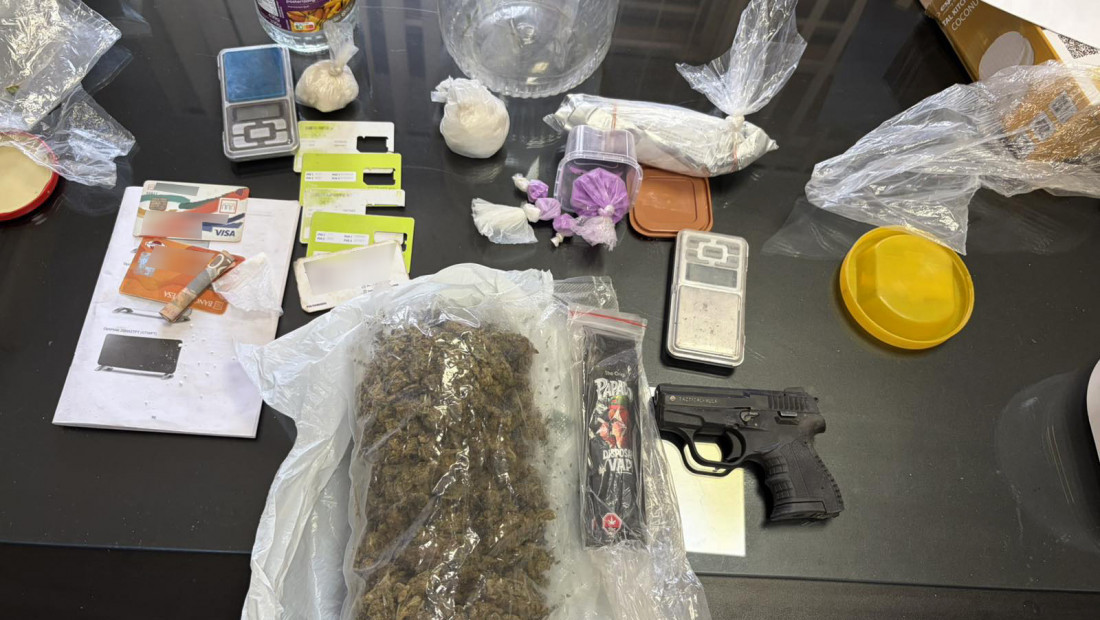 Policija "upala" u kuću kod Bačke Palanke: Pronađene tri vrste droga, vagice i ilegalni pištolj
