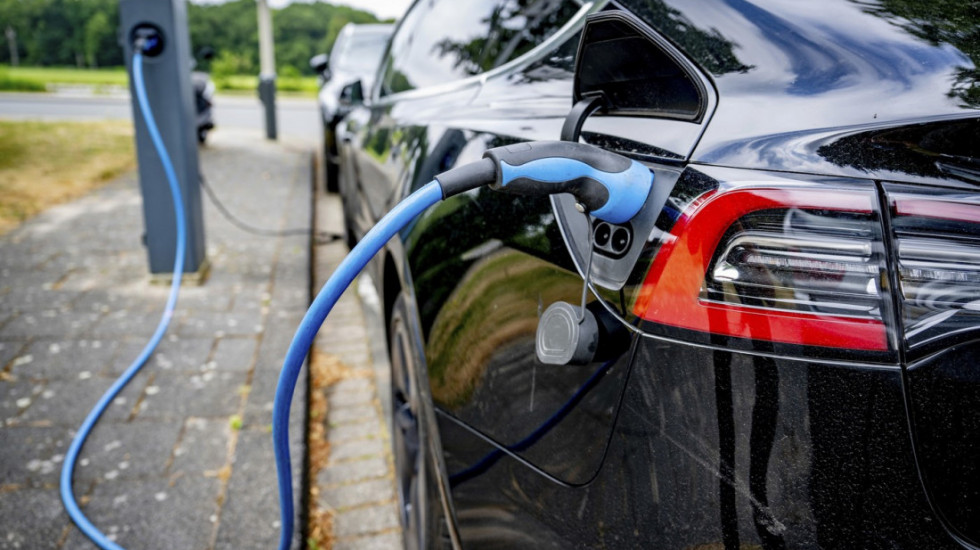 Električni automobili nisu više budućnost: Šta Srbija planira do 2035. godine