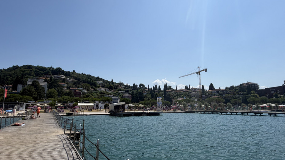 Zatvorena glavna plaža u Portorožu u Sloveniji zbog izlivanja goriva u more