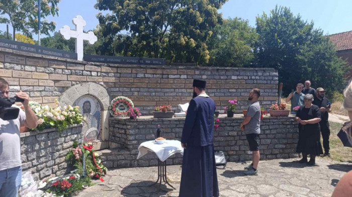 U Velikoj Hoči obeležena godišnjica stradanja i kidnapovanja Srba iz Orahovca