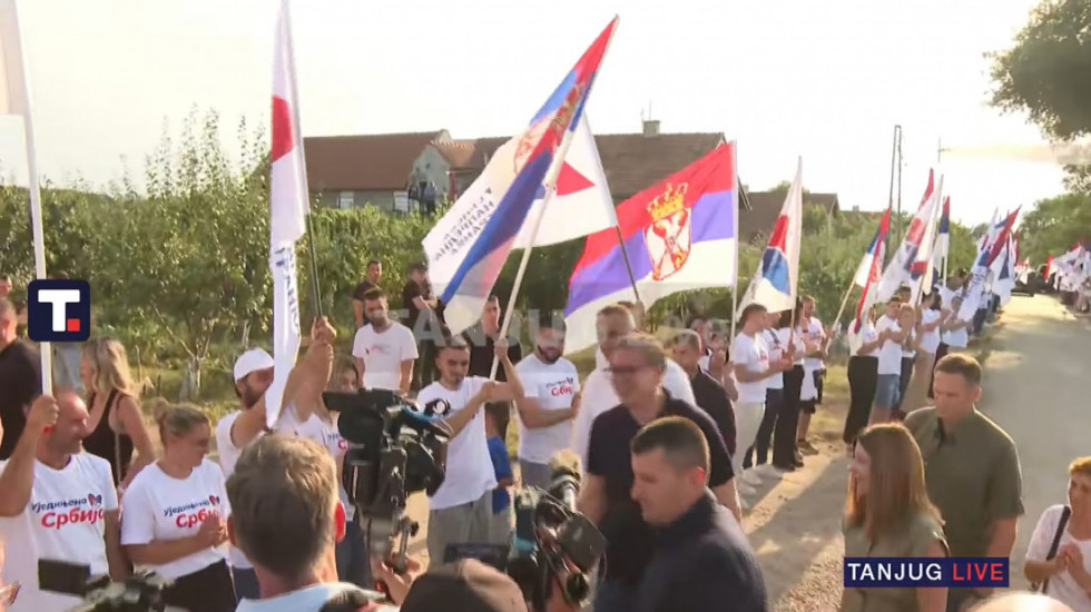 Vučić stigao u Vladimirovac: Veliko interesovanje za dolazak predsednika Srbije