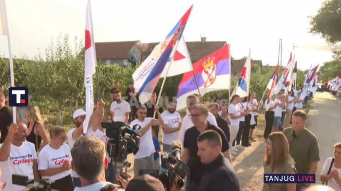 Vučić stigao u Vladimirovac: Veliko interesovanje za dolazak predsednika Srbije