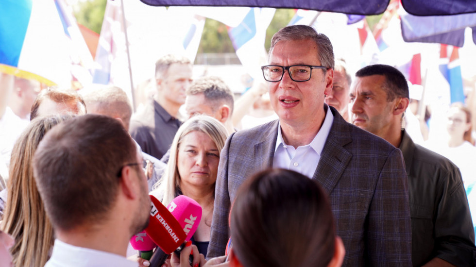 Vučić: Moja politika je ista, oni se stide da kažu šta je njihova