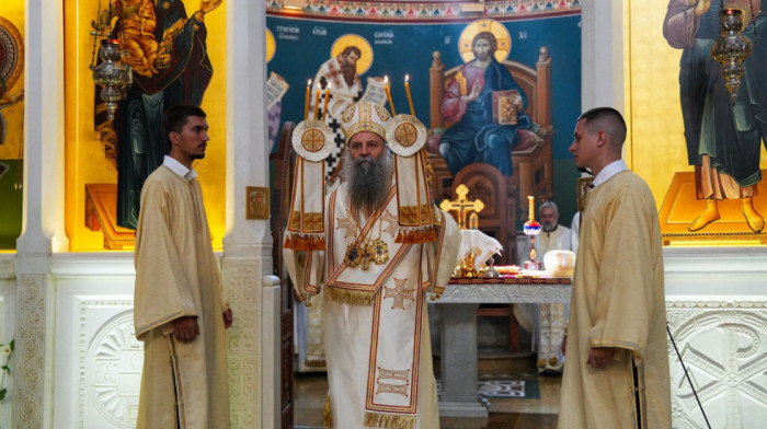 Patrijarh Porfirije služio liturgiju u hramu Svetog Dimitrija, rukopoložio Lukića u sveštenički čin