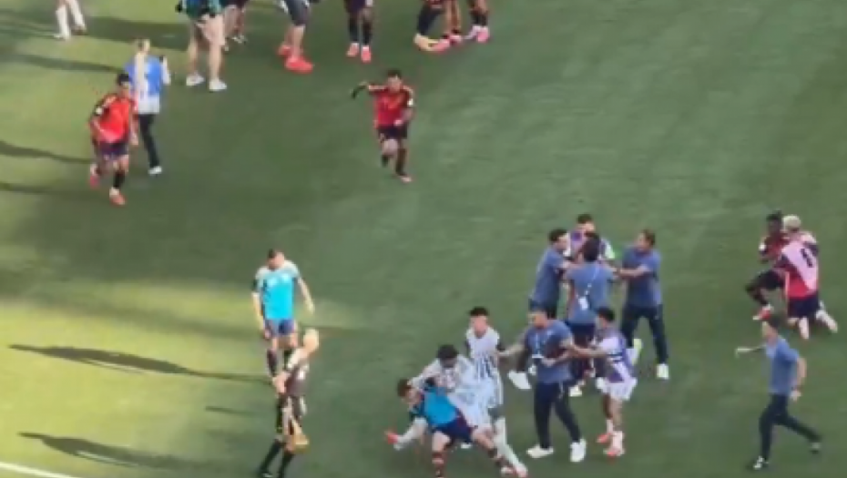 Neviđeni skandal na kraju finala Svetskog prvenstva: Argentinac Paredes brutalno napao igrače Barselone (VIDEO)