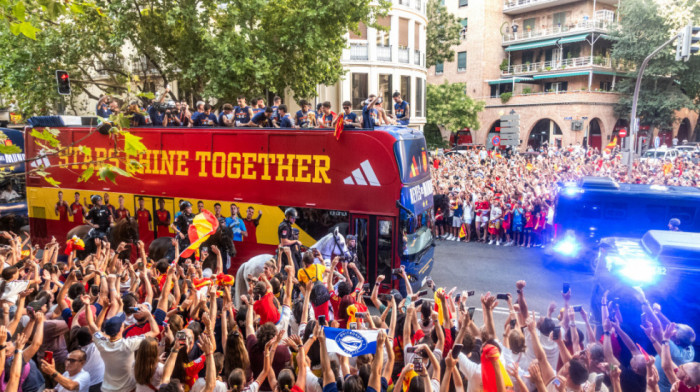 Šampionski doček za Špance u Madridu, svetska titula slavi se na "Sibelesu" (FOTO)