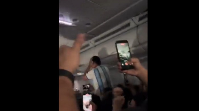 Španski pilot postao viralan: Vozio Argentince u toku finala, pa ih nasamario, euforija u avionu postala muk (VIDEO)
